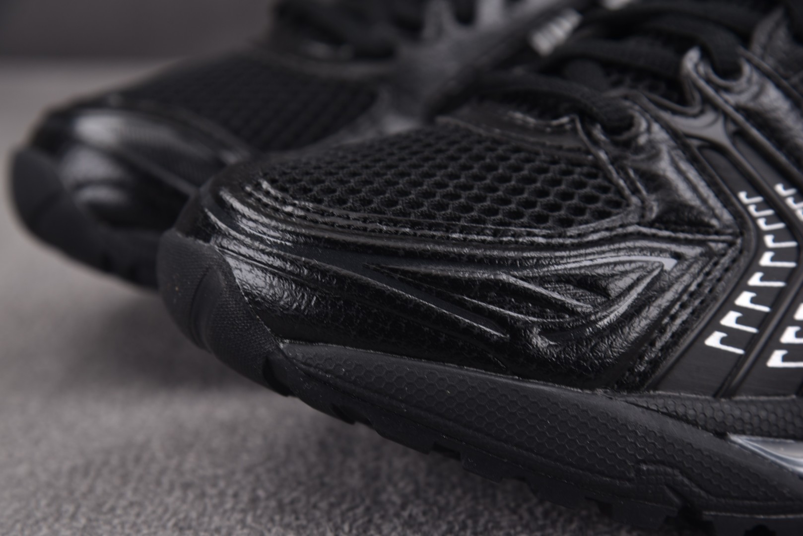 Asics 尺码36-47

纯原版出品-Asics Gel Kayano 14 Black Pure 