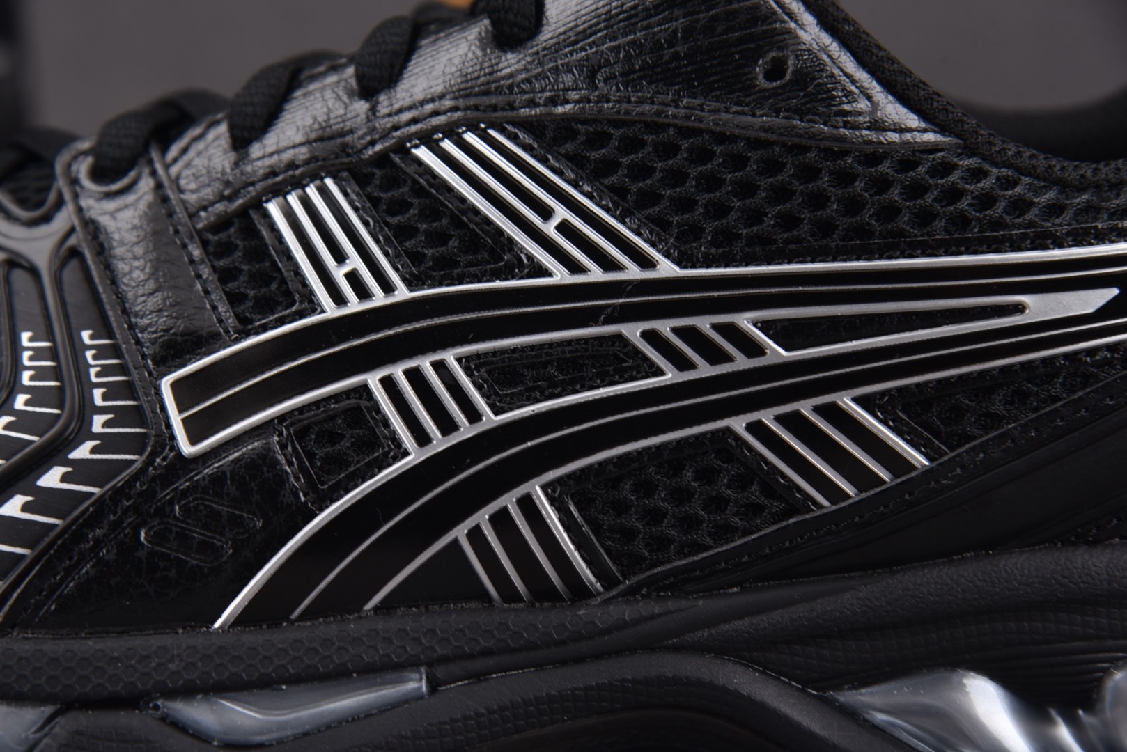 Asics 尺码36-47

纯原版出品-Asics Gel Kayano 14 Black Pure 