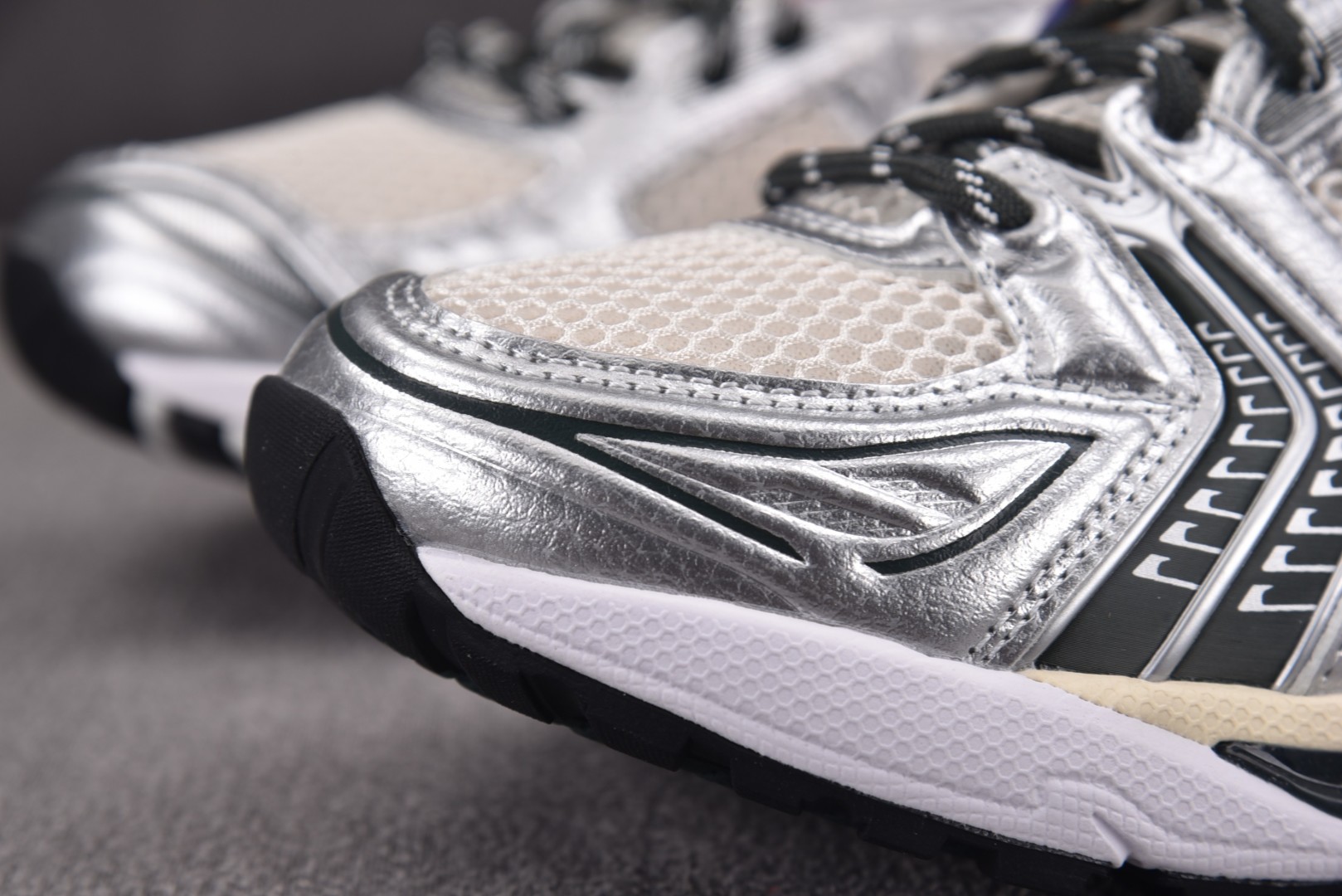 Asics 尺码36-47

纯原版出品-Asics Gel Kayano 14 Kith Cream 