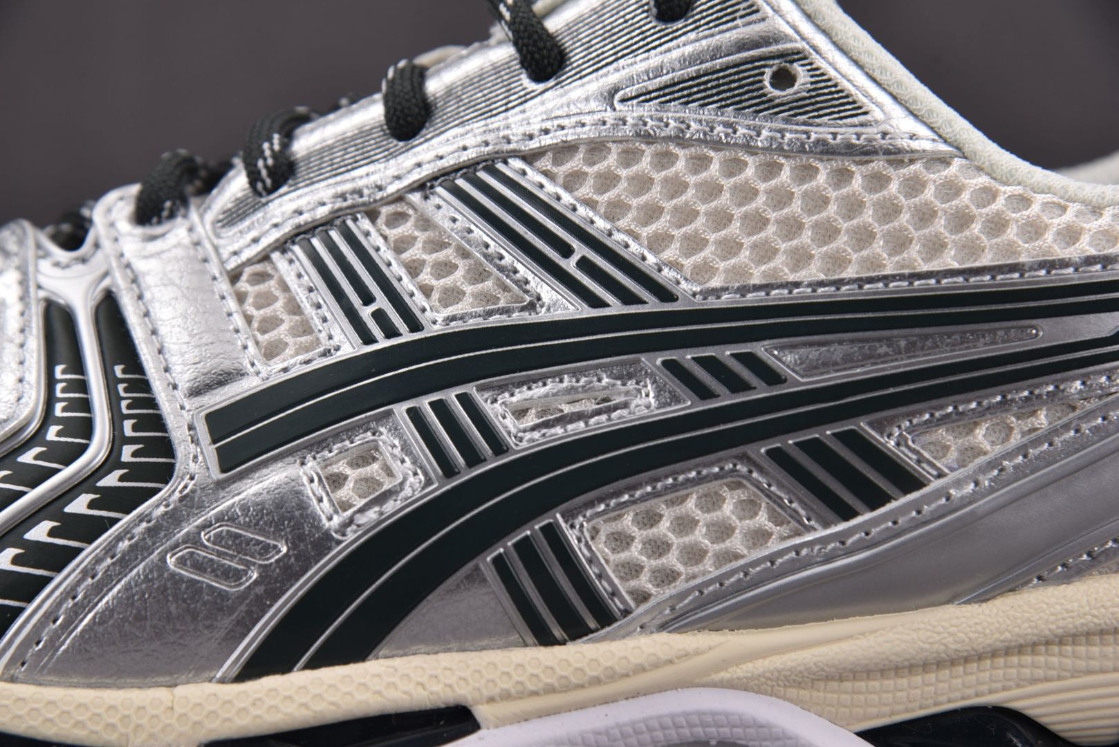 Asics 尺码36-47

纯原版出品-Asics Gel Kayano 14 Kith Cream 