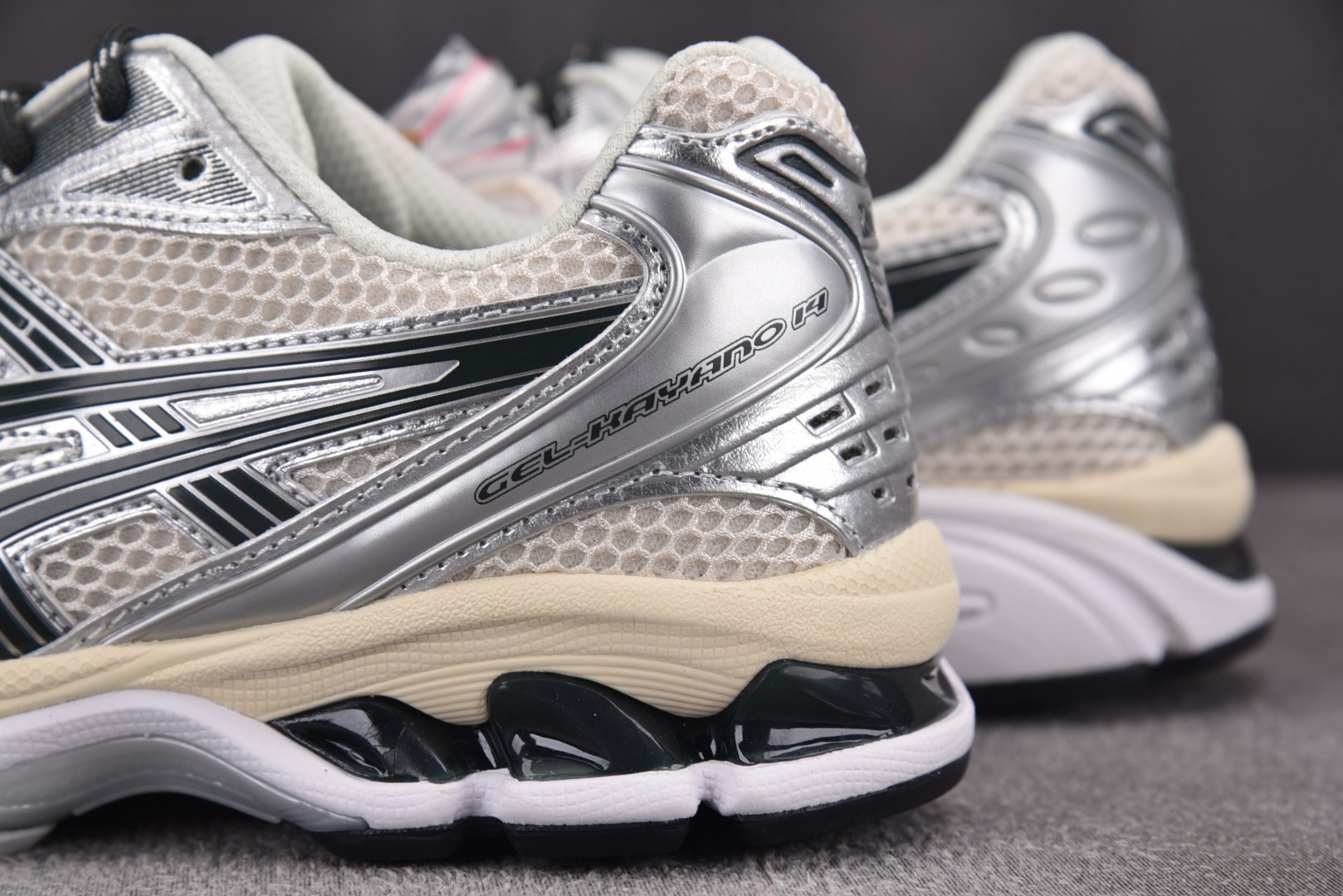 Asics 尺码36-47

纯原版出品-Asics Gel Kayano 14 Kith Cream 