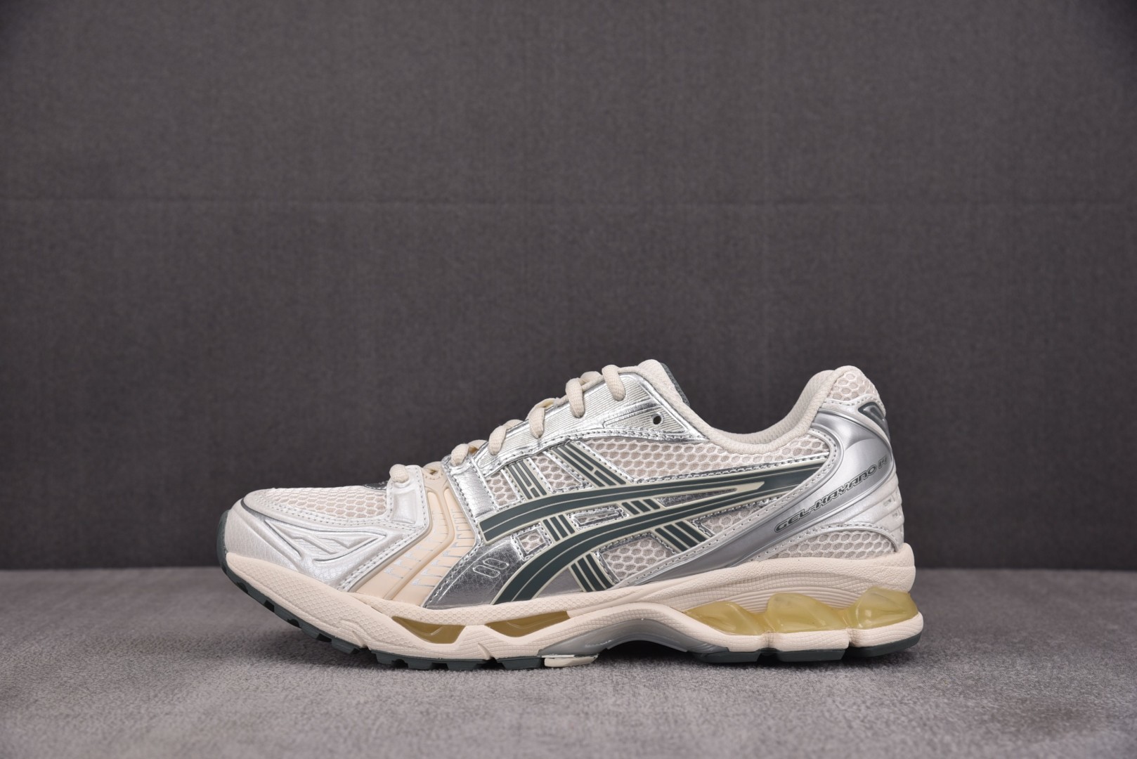 Asics 尺码36-47

纯原版出品-ASICS Gel-Kayano 14 Birch Dark 