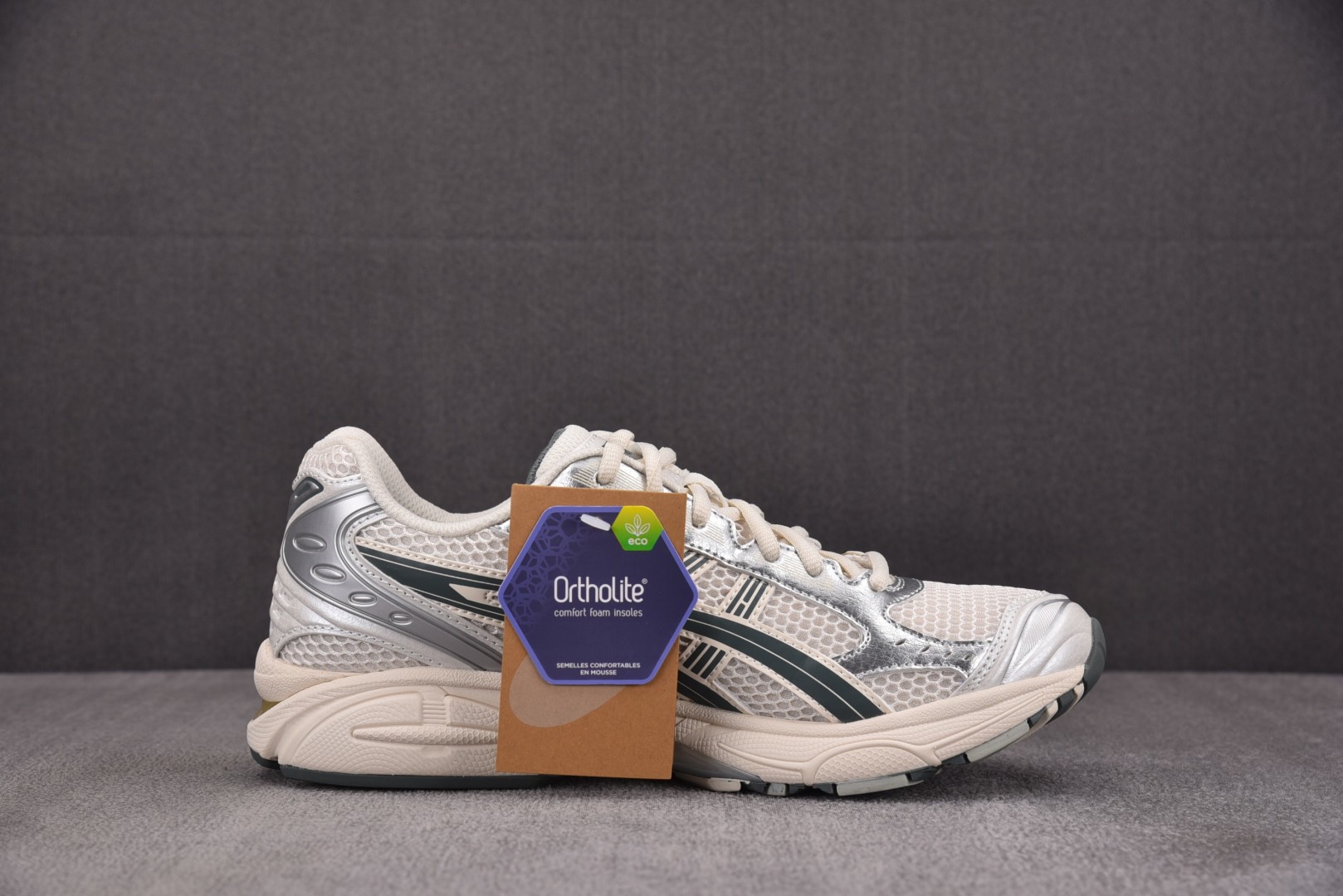 Asics 尺码36-47

纯原版出品-ASICS Gel-Kayano 14 Birch Dark 