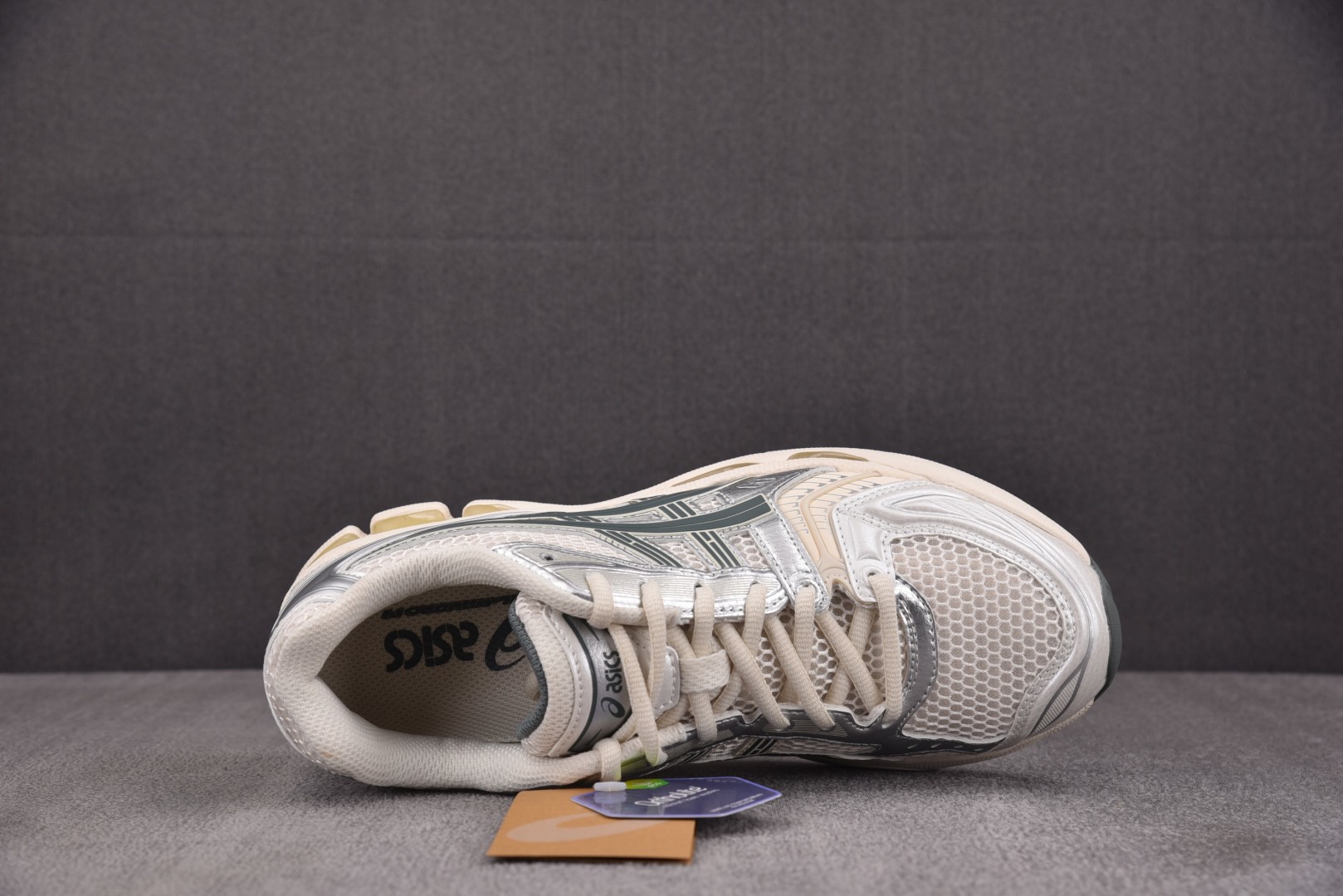 Asics 尺码36-47

纯原版出品-ASICS Gel-Kayano 14 Birch Dark 