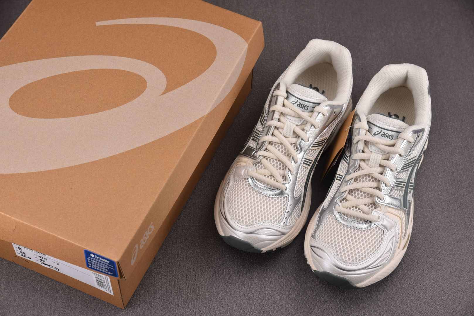 Asics 尺码36-47

纯原版出品-ASICS Gel-Kayano 14 Birch Dark 