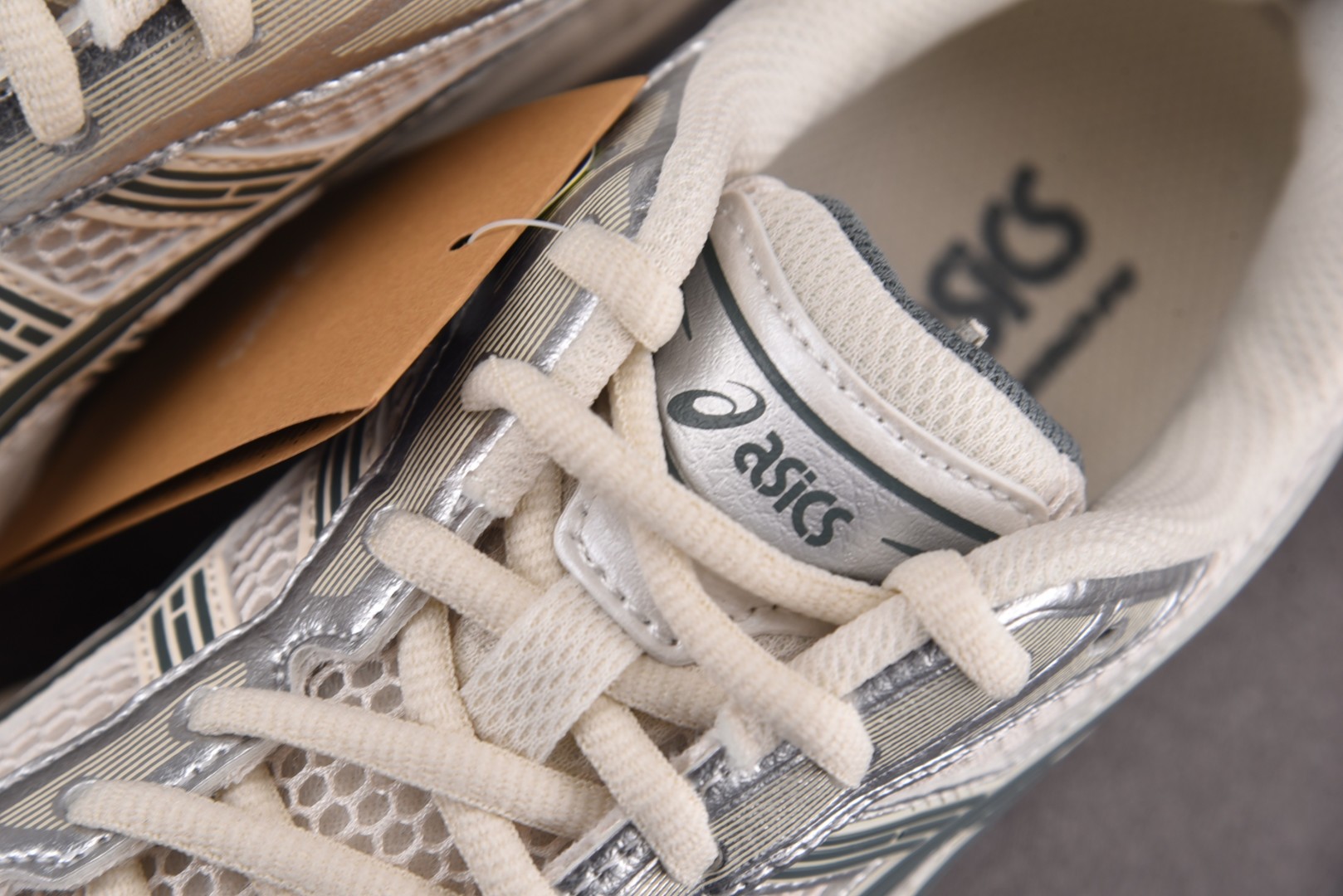 Asics 尺码36-47

纯原版出品-ASICS Gel-Kayano 14 Birch Dark 