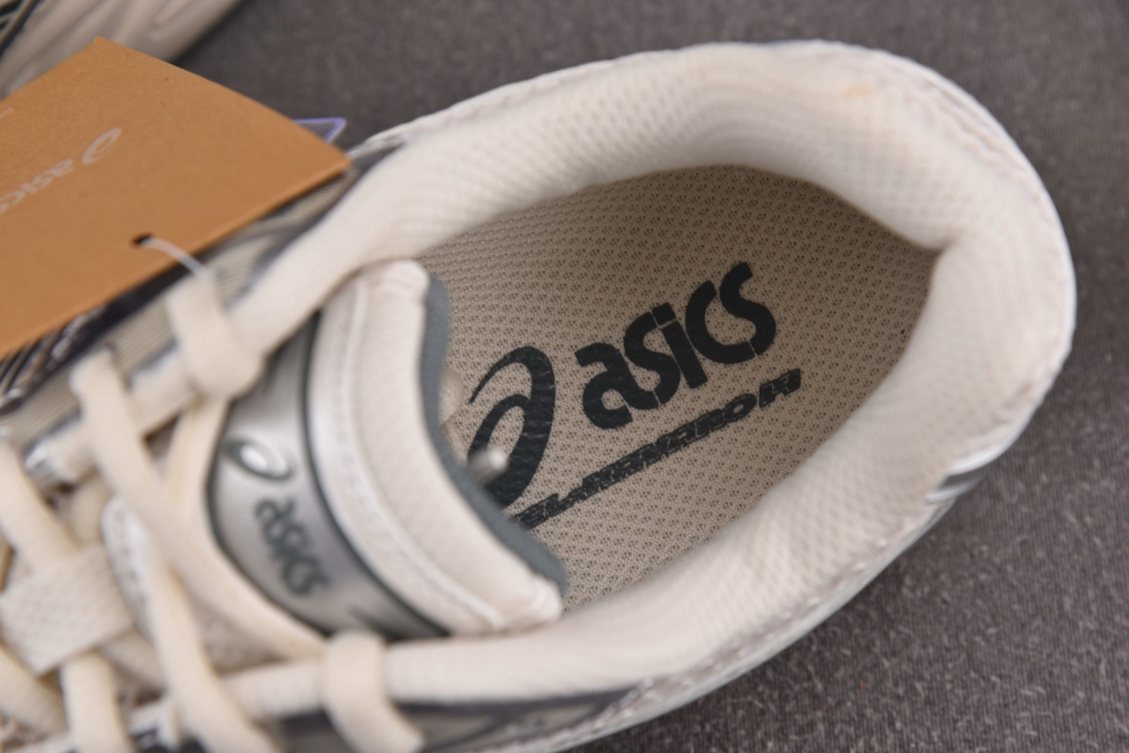 Asics 尺码36-47

纯原版出品-ASICS Gel-Kayano 14 Birch Dark 