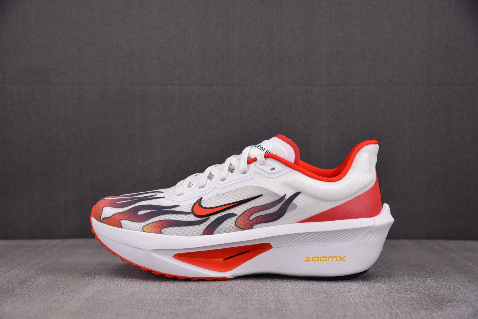 Zoom 尺码36-46

纯原版出品-Zoom Fly 6 Ekiden Pack 火焰红白 HQ34