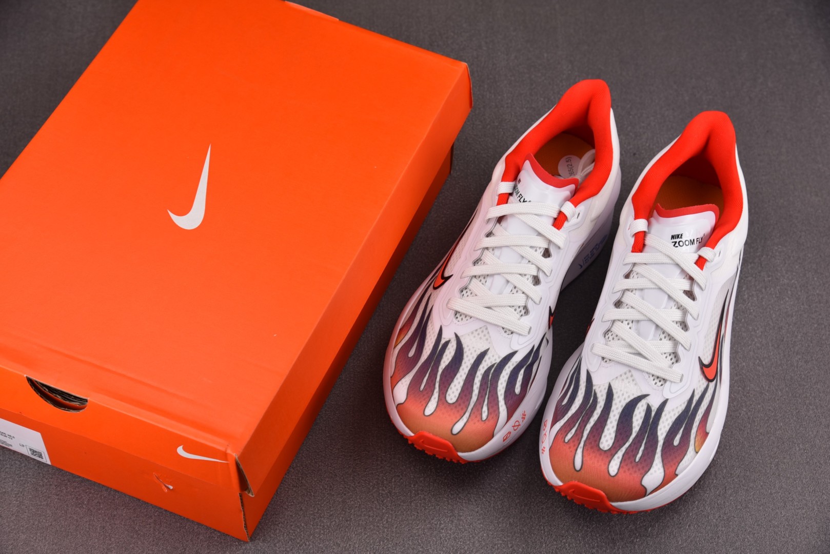 Zoom 尺码36-46

纯原版出品-Zoom Fly 6 Ekiden Pack 火焰红白 HQ34