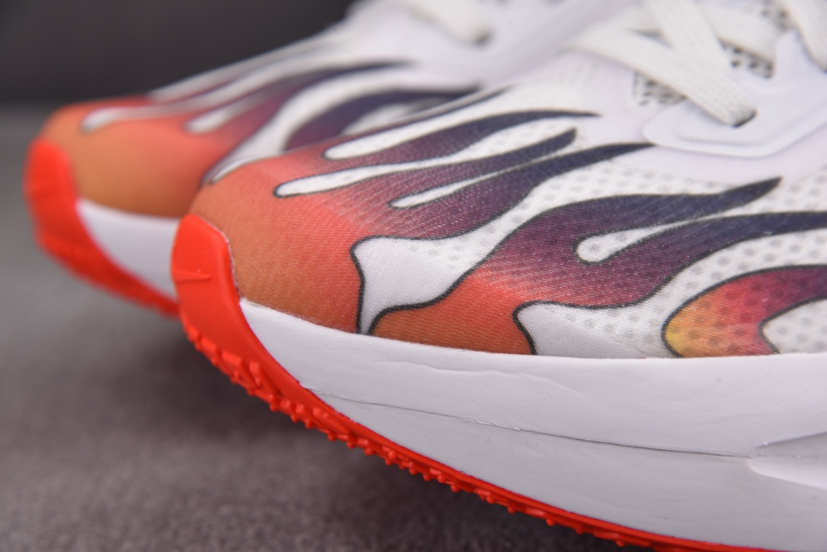 Zoom 尺码36-46

纯原版出品-Zoom Fly 6 Ekiden Pack 火焰红白 HQ34