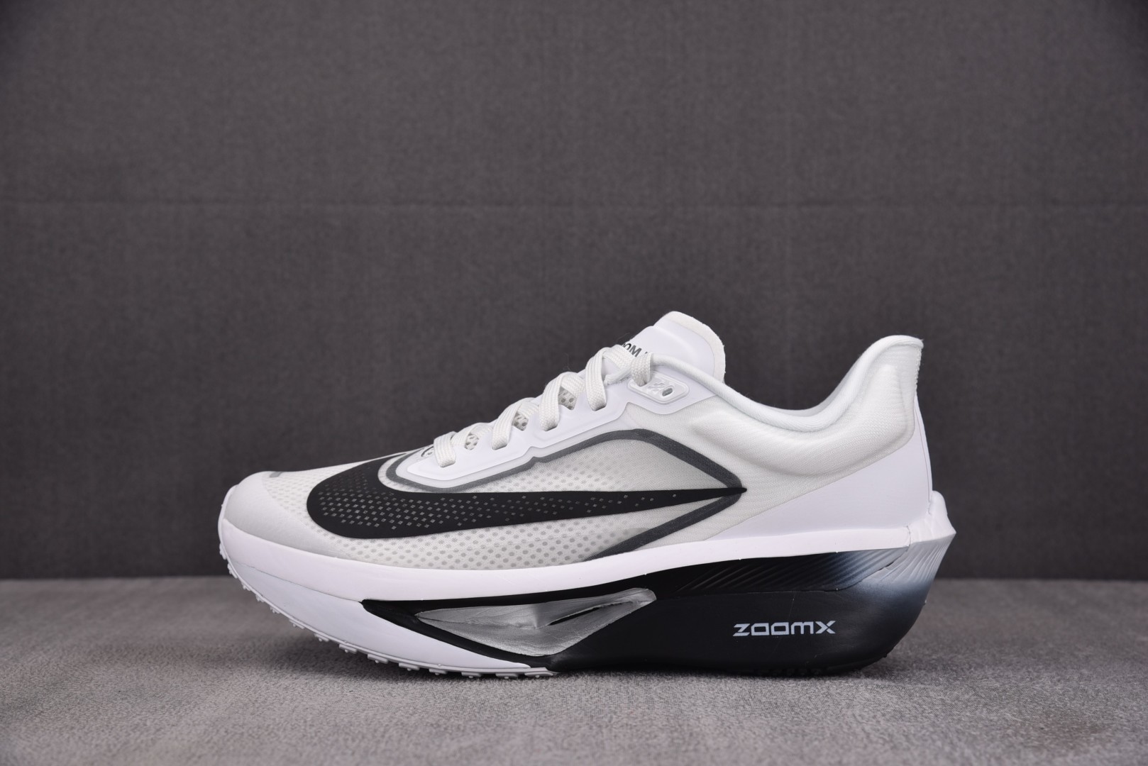Zoom 尺码36-46

纯原版出品-Zoom Fly 6 White Smoke Grey 白烟灰 