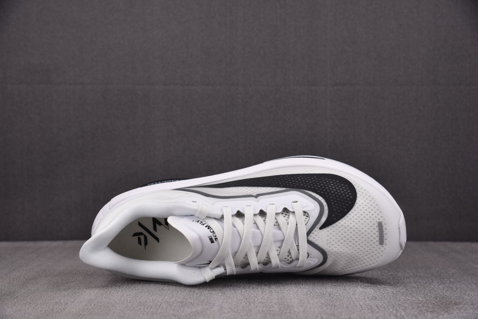 Zoom 尺码36-46

纯原版出品-Zoom Fly 6 White Smoke Grey 白烟灰 