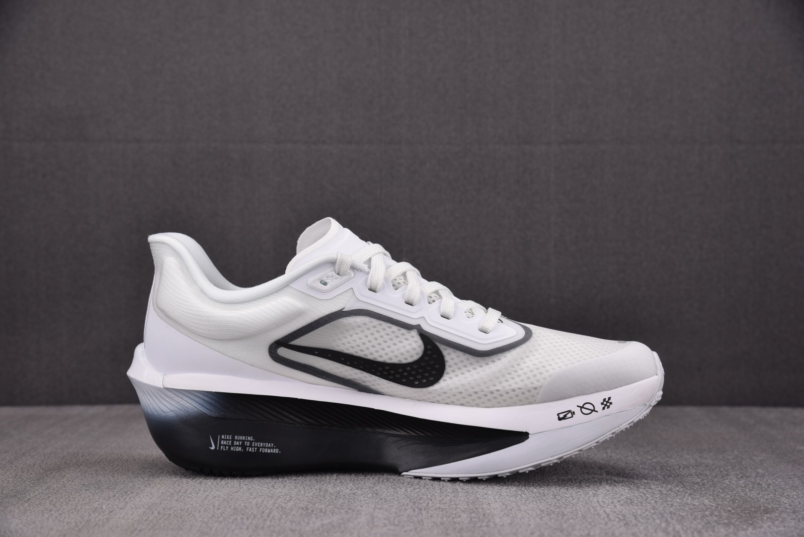 Zoom 尺码36-46

纯原版出品-Zoom Fly 6 White Smoke Grey 白烟灰 