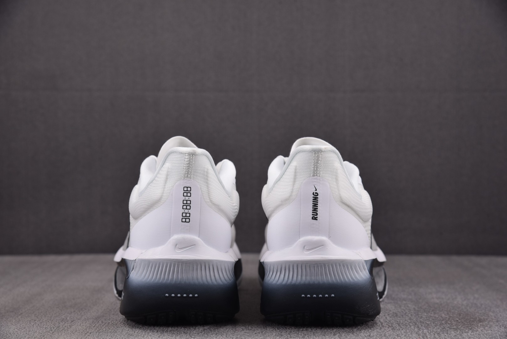 Zoom 尺码36-46

纯原版出品-Zoom Fly 6 White Smoke Grey 白烟灰 