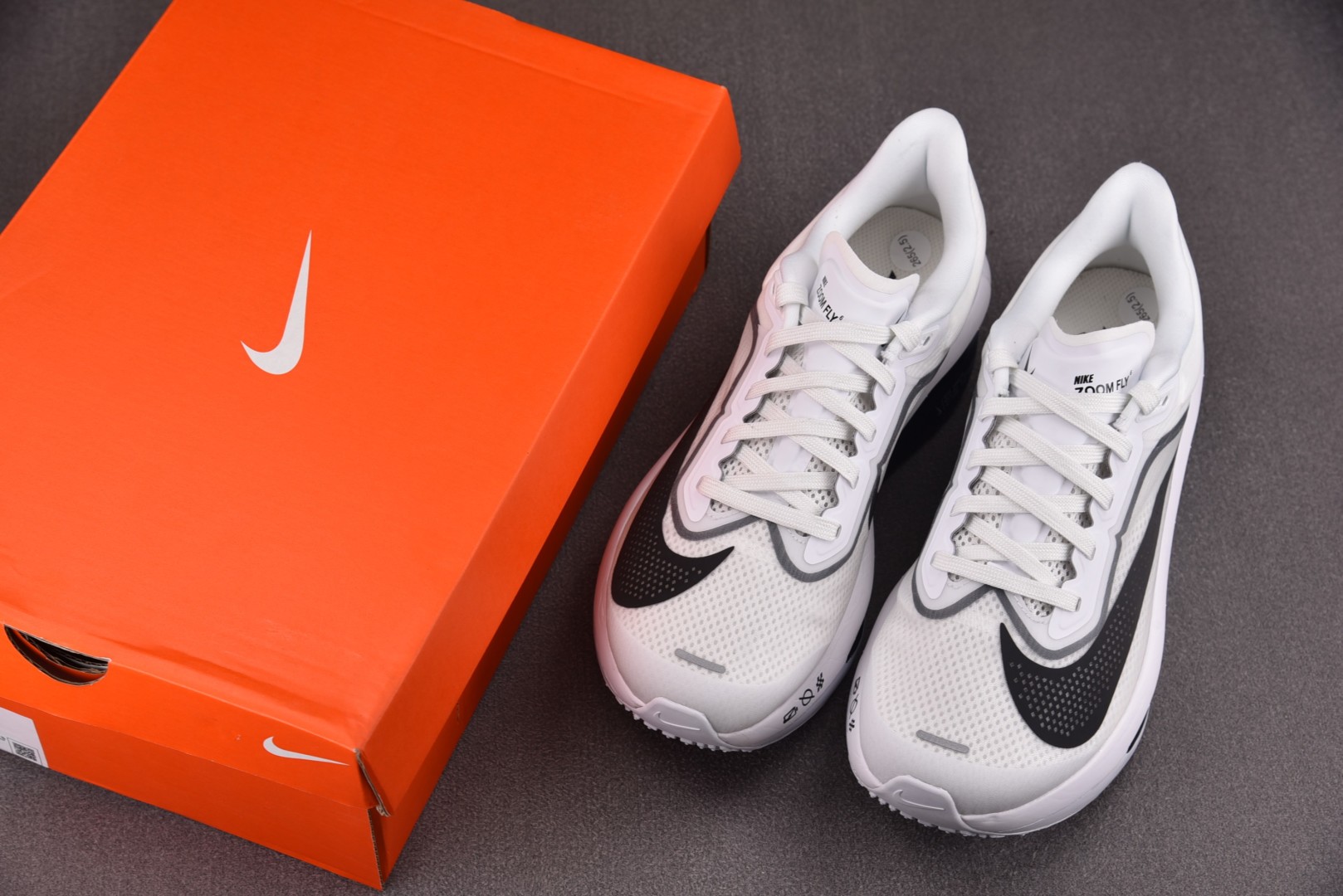 Zoom 尺码36-46

纯原版出品-Zoom Fly 6 White Smoke Grey 白烟灰 