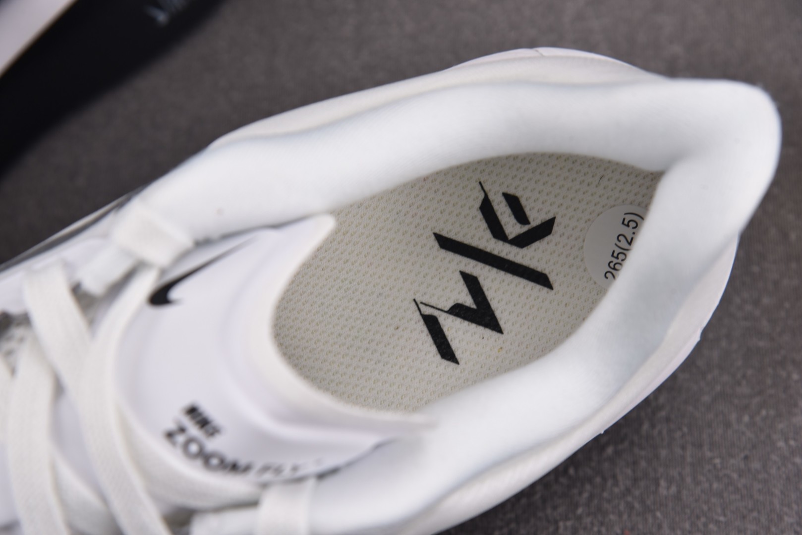 Zoom 尺码36-46

纯原版出品-Zoom Fly 6 White Smoke Grey 白烟灰 