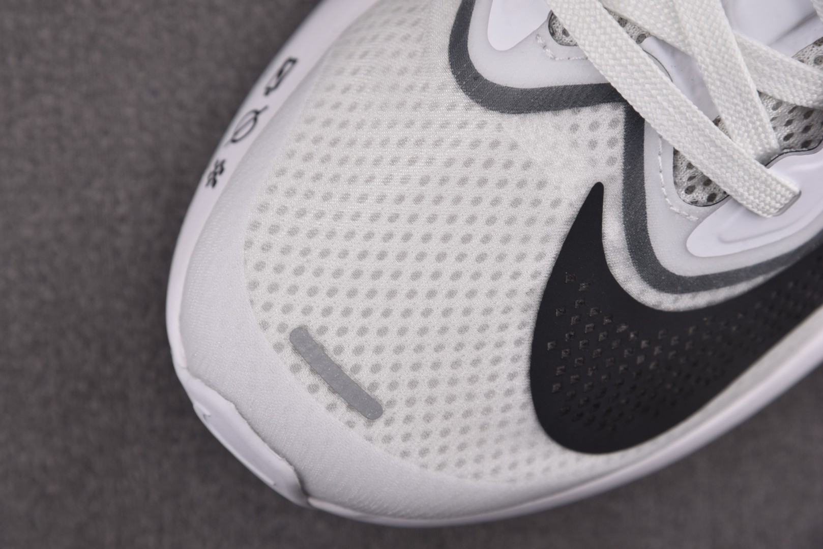 Zoom 尺码36-46

纯原版出品-Zoom Fly 6 White Smoke Grey 白烟灰 