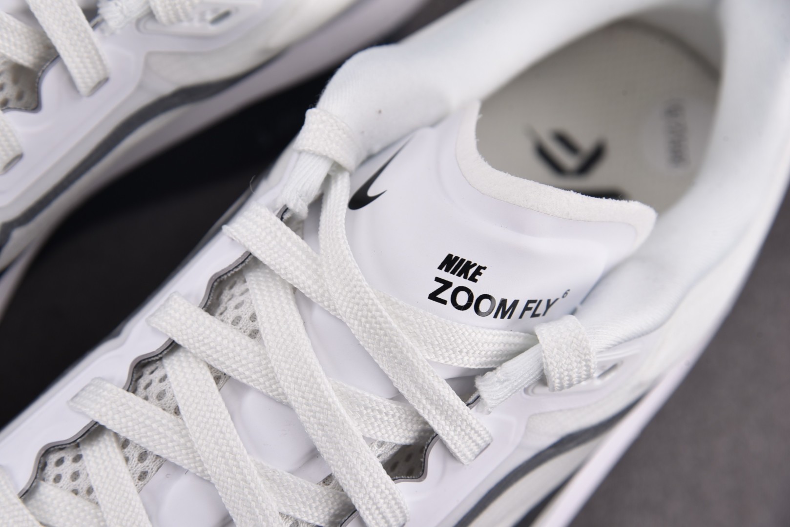 Zoom 尺码36-46

纯原版出品-Zoom Fly 6 White Smoke Grey 白烟灰 