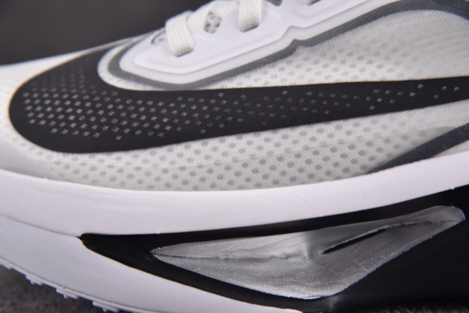 Zoom 尺码36-46

纯原版出品-Zoom Fly 6 White Smoke Grey 白烟灰 