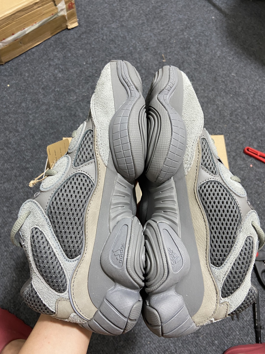 
【纯原版本】Yeezy 500 Desert Rat 大地灰 GW6373 
随意秒杀各种市面伪纯原 