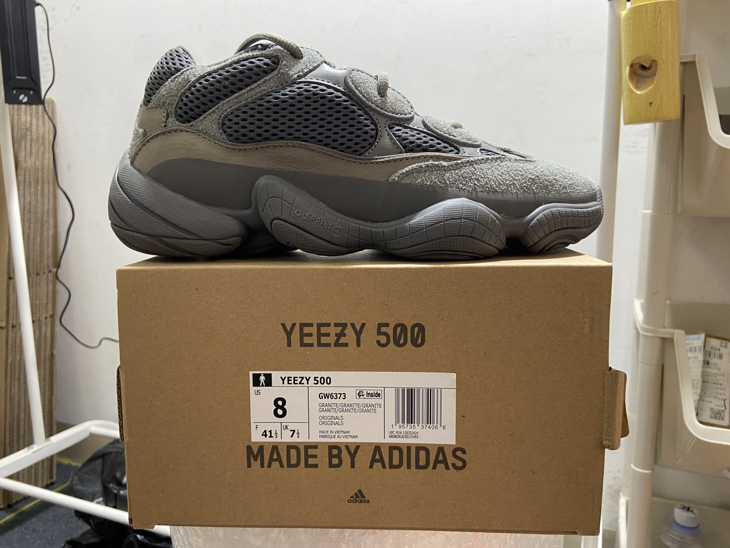 
【纯原版本】Yeezy 500 Desert Rat 大地灰 GW6373 
随意秒杀各种市面伪纯原 