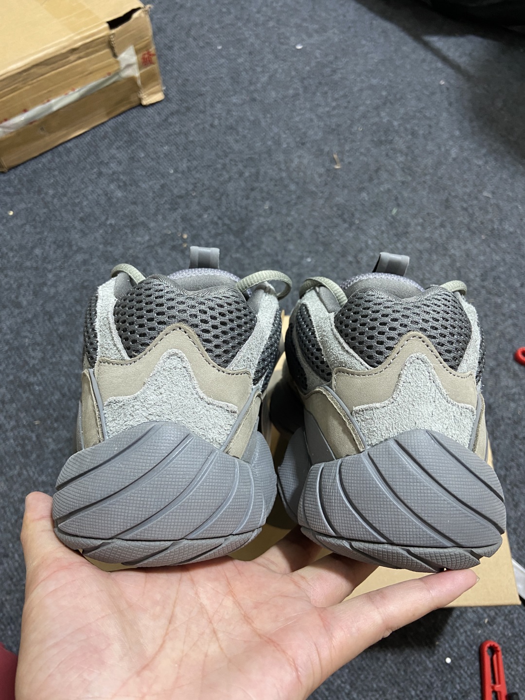 
【纯原版本】Yeezy 500 Desert Rat 大地灰 GW6373 
随意秒杀各种市面伪纯原 