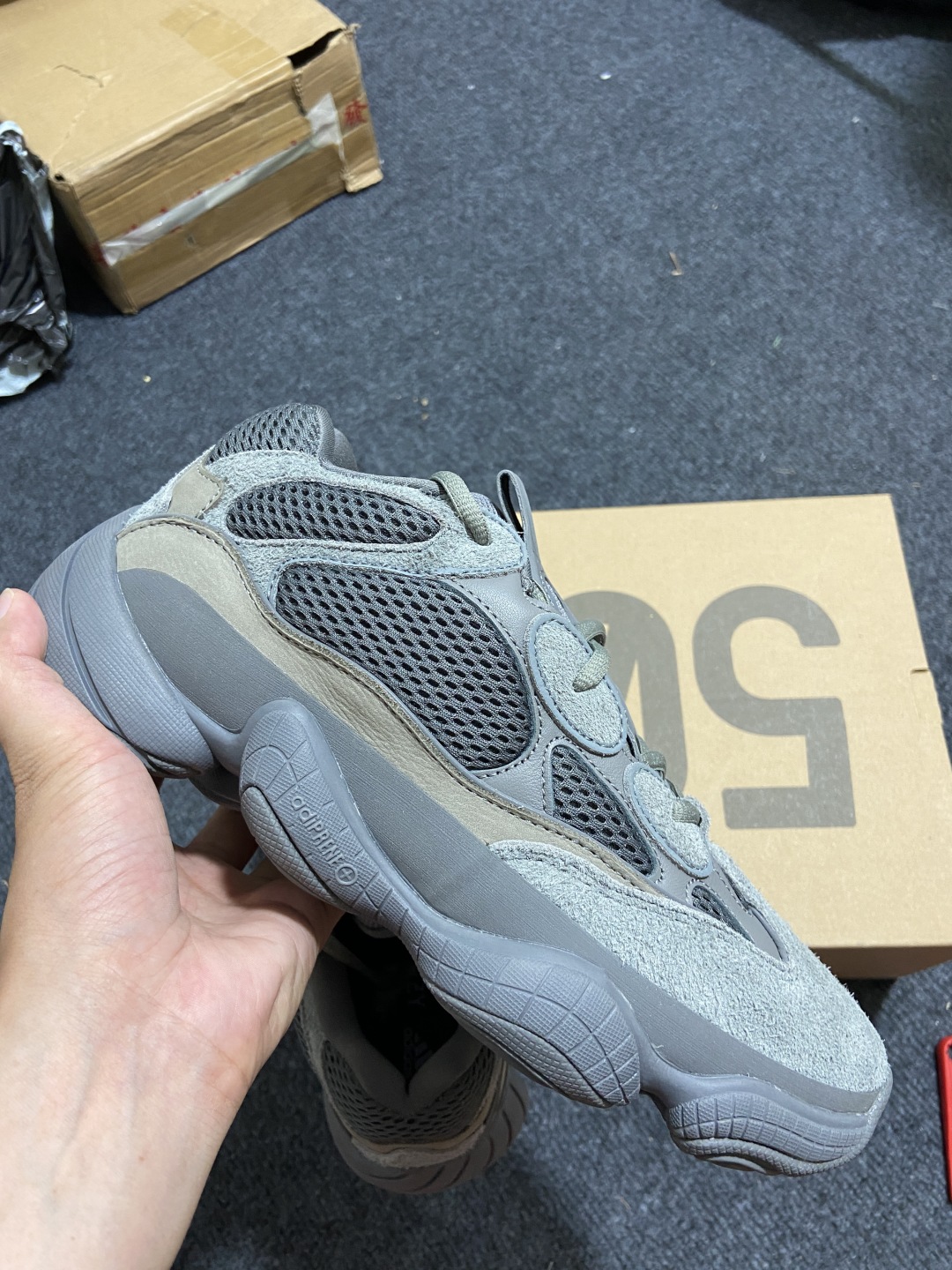 
【纯原版本】Yeezy 500 Desert Rat 大地灰 GW6373 
随意秒杀各种市面伪纯原 