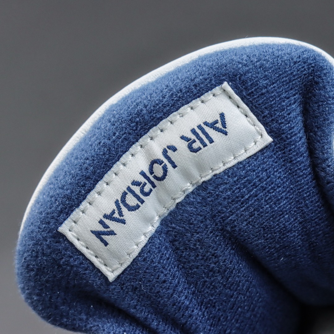 Nike SB x Jordan Air Jordan 4 Navy联名款 白蓝 白宝蓝 DR5415