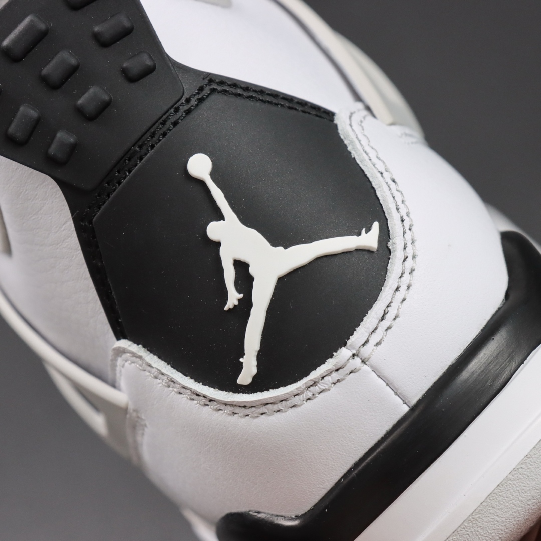 
Jordan Air Jordan 4 retro military black  灰白黑 白水泥2.