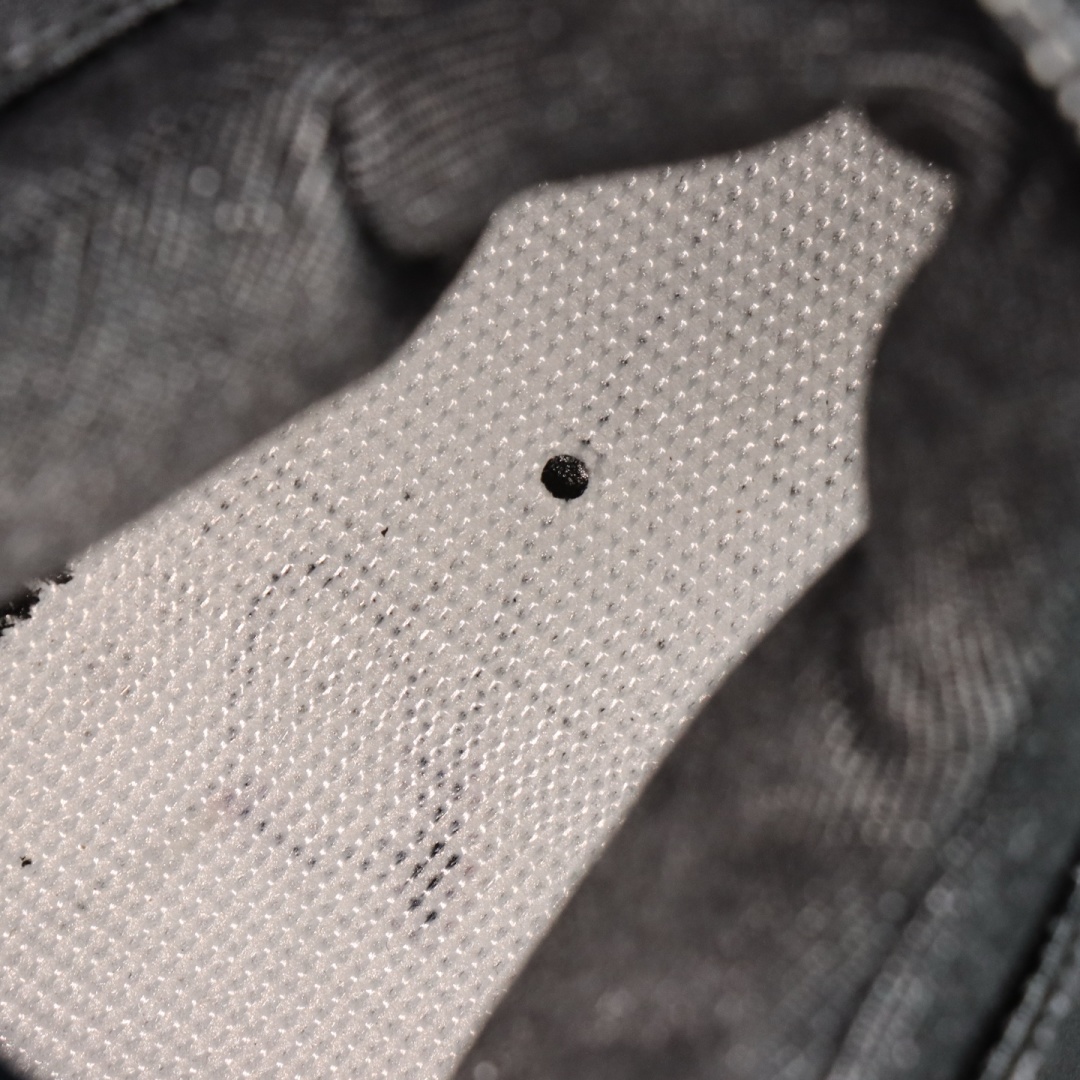 P
levi’s x Jordan Air Jordan 4 levis black (levis ta