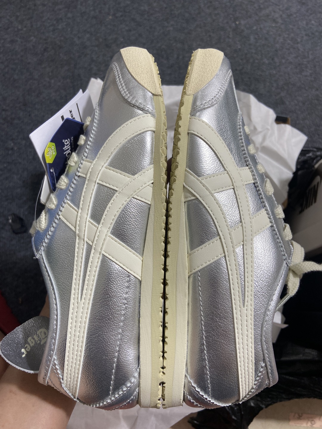 Tiger  尺码36-44.5

纯原版出品-Onitsuka Tiger MEXICO 66 白银T
