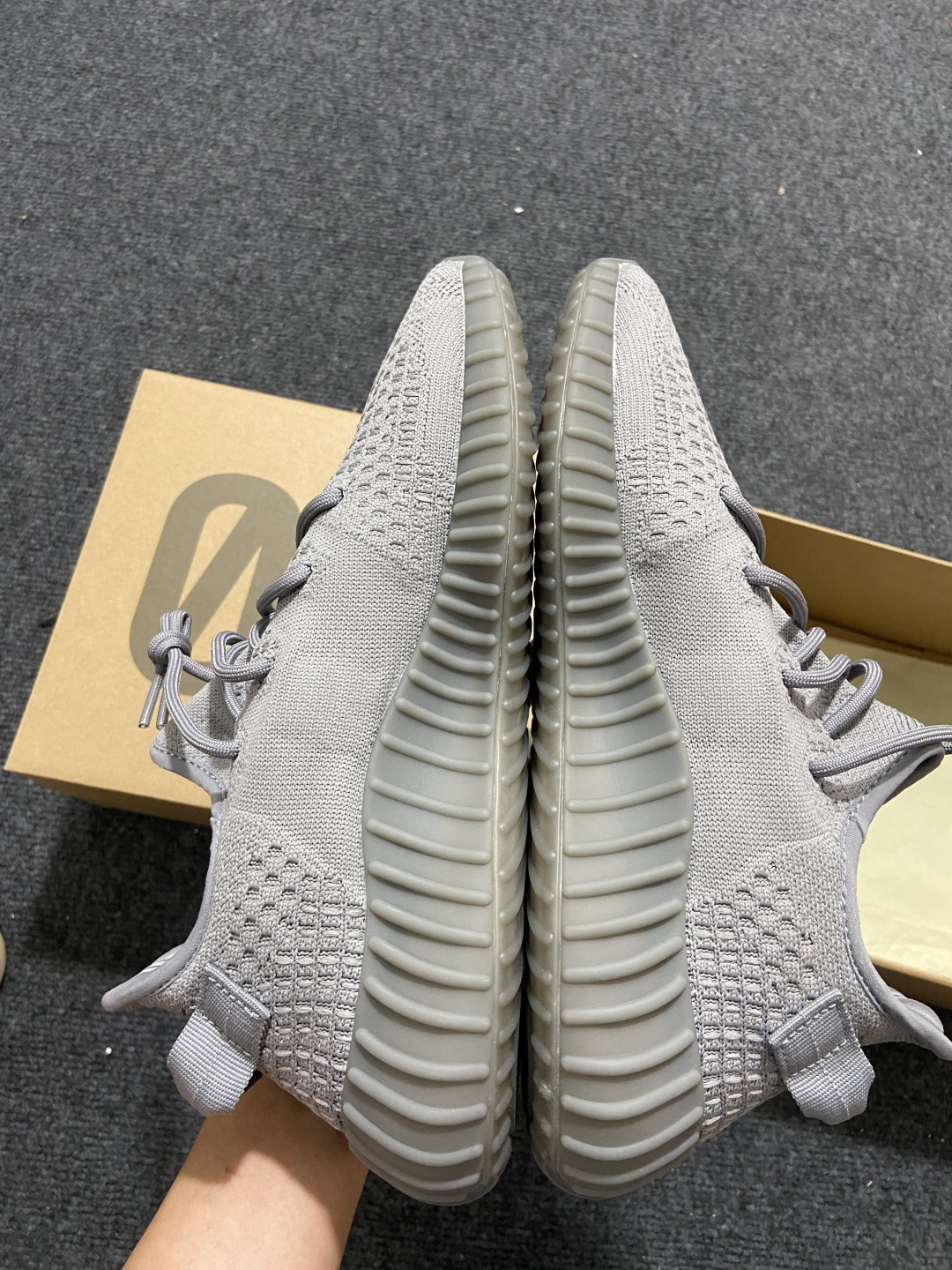 Yeezy烟灰 鞋码36-46

纯原版出品-Yeezy350 V2 烟灰色 IF3219