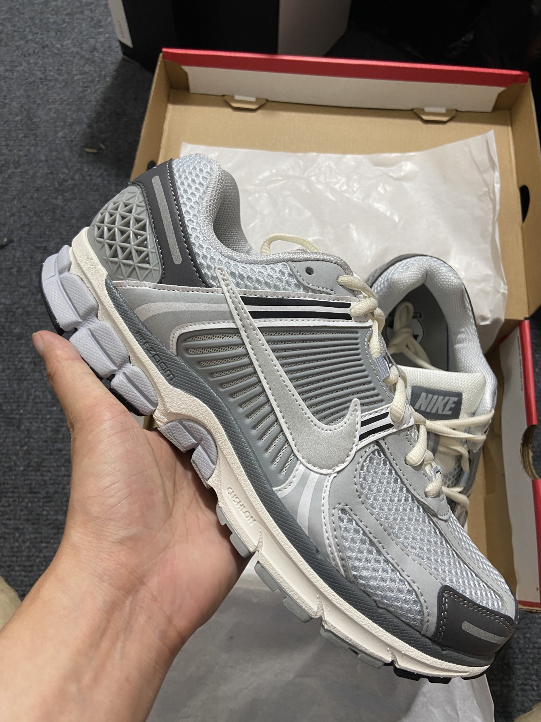 Vomero5 鞋码：36-46

纯原版出品-Air Zoom Vomero 5 米灰 FD9919-