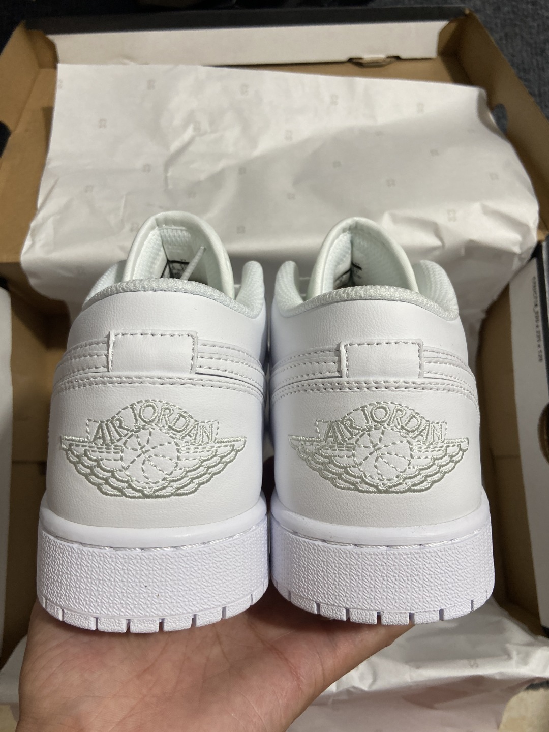 aj1纯白低帮 尺码：35.5-46

Air Jordan 1 AJ1 纯白耐克低帮男女小白鞋 -11