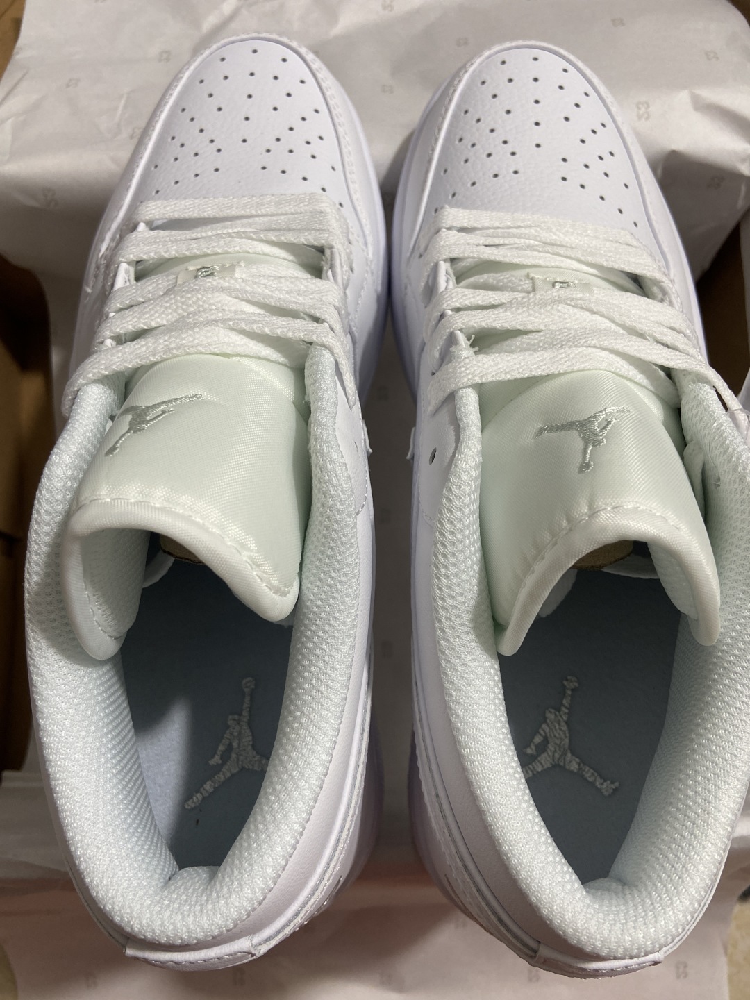 aj1纯白低帮 尺码：35.5-46

Air Jordan 1 AJ1 纯白耐克低帮男女小白鞋 -11