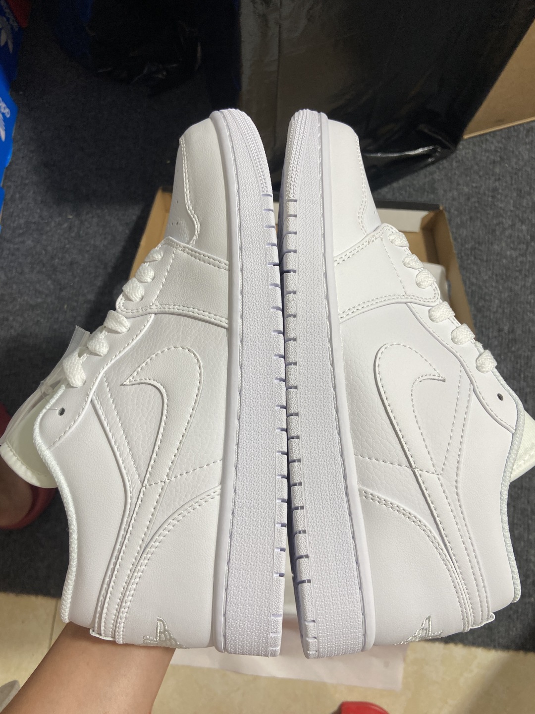 aj1纯白低帮 尺码：35.5-46

Air Jordan 1 AJ1 纯白耐克低帮男女小白鞋 -11