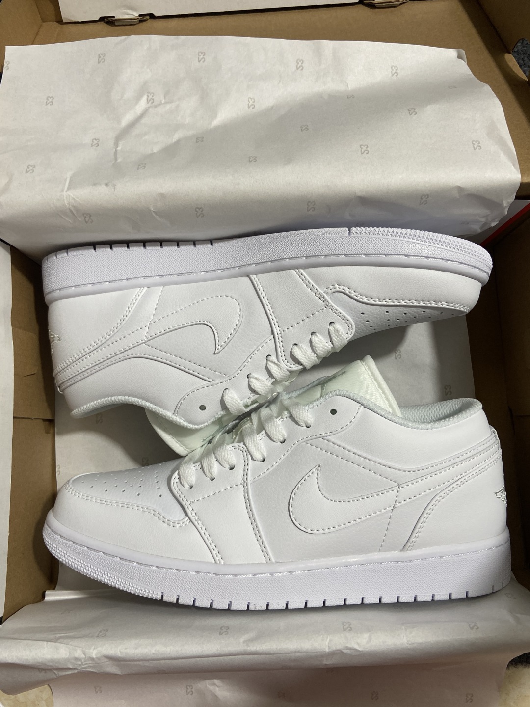 aj1纯白低帮 尺码：35.5-46

Air Jordan 1 AJ1 纯白耐克低帮男女小白鞋 -11