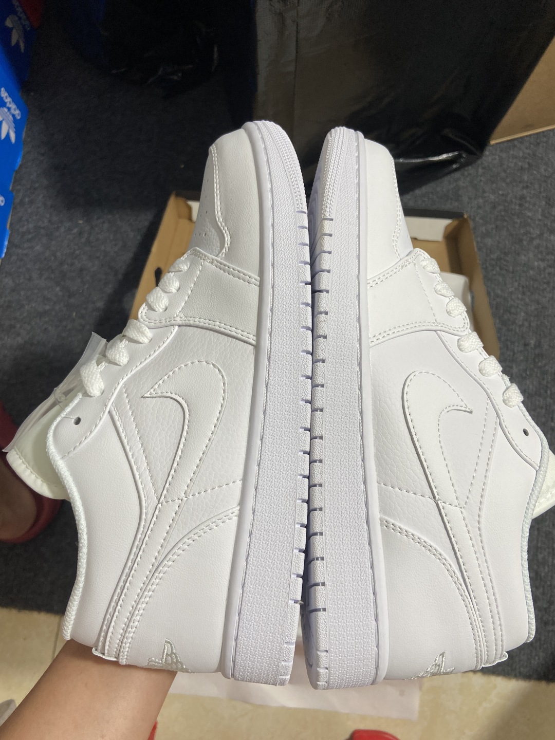 aj1纯白低帮 尺码：35.5-46

Air Jordan 1 AJ1 纯白耐克低帮男女小白鞋 -11