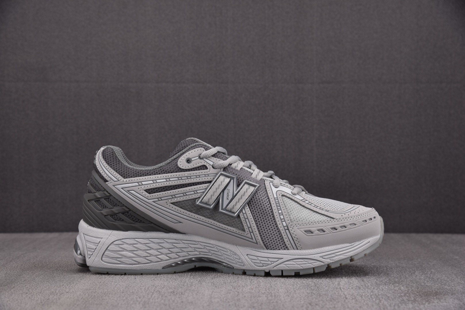 NB新百伦 尺码36-45

纯原版出品-New Balance 1906R Lunar New Yea