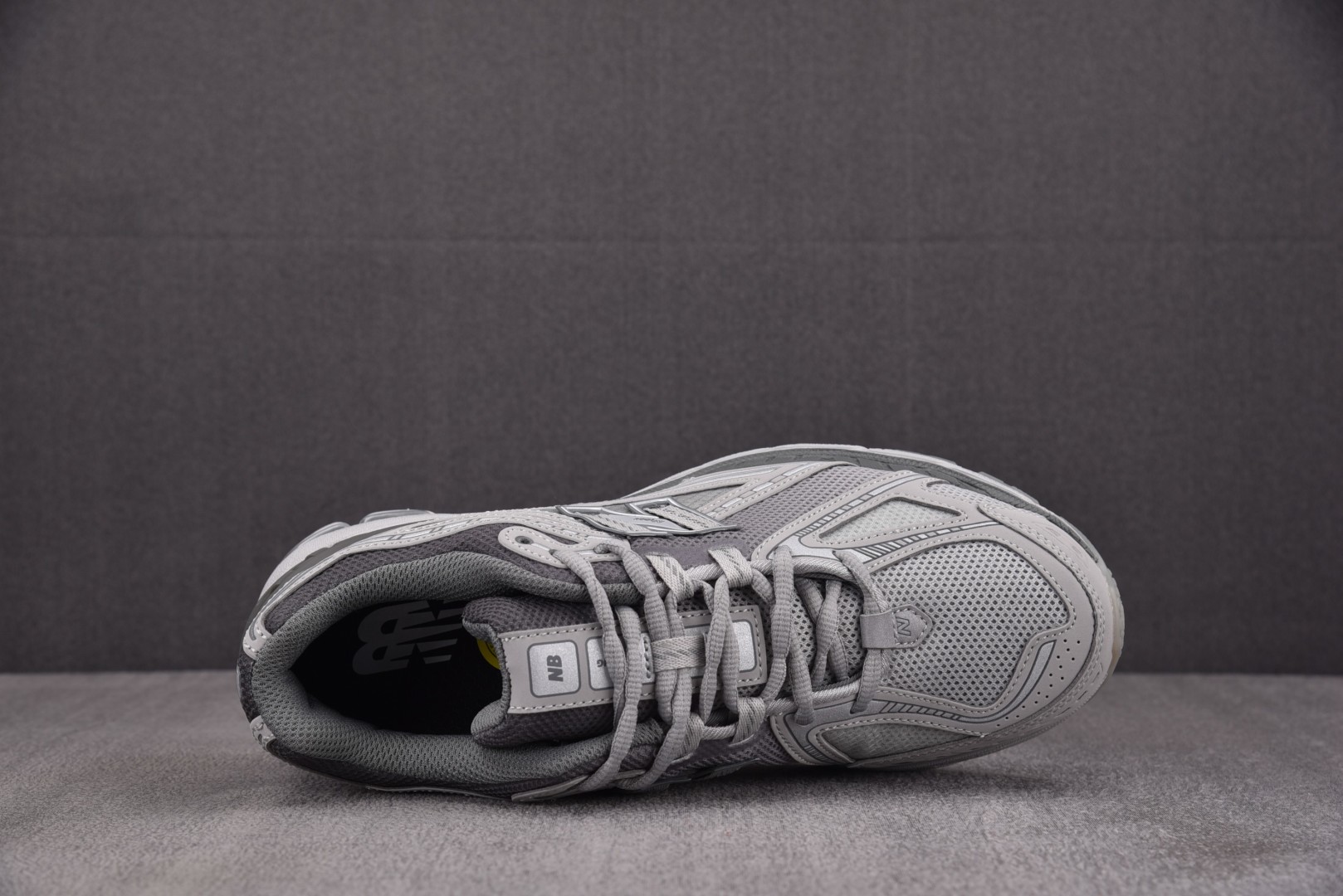 NB新百伦 尺码36-45

纯原版出品-New Balance 1906R Lunar New Yea