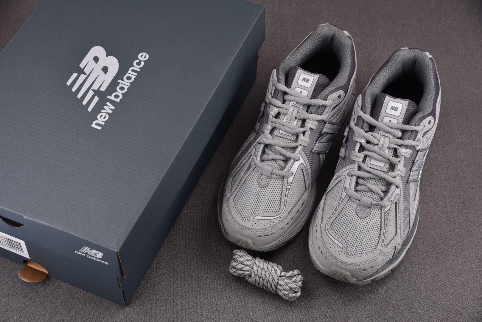 NB新百伦 尺码36-45

纯原版出品-New Balance 1906R Lunar New Yea