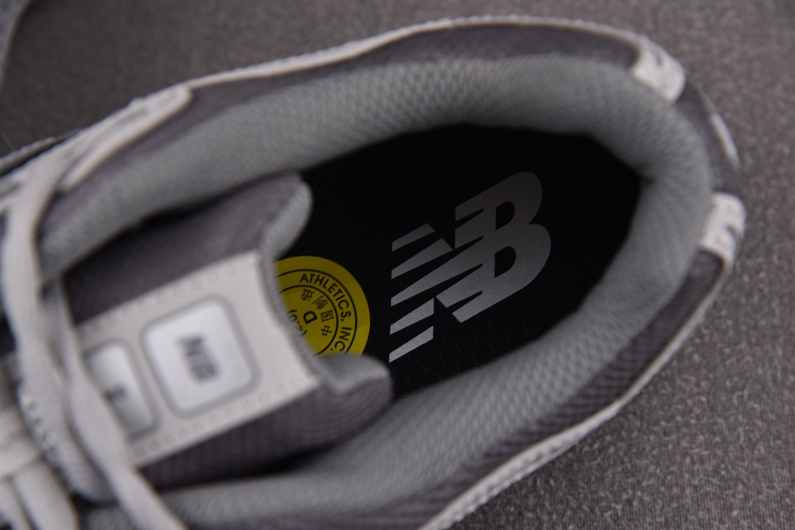 NB新百伦 尺码36-45

纯原版出品-New Balance 1906R Lunar New Yea