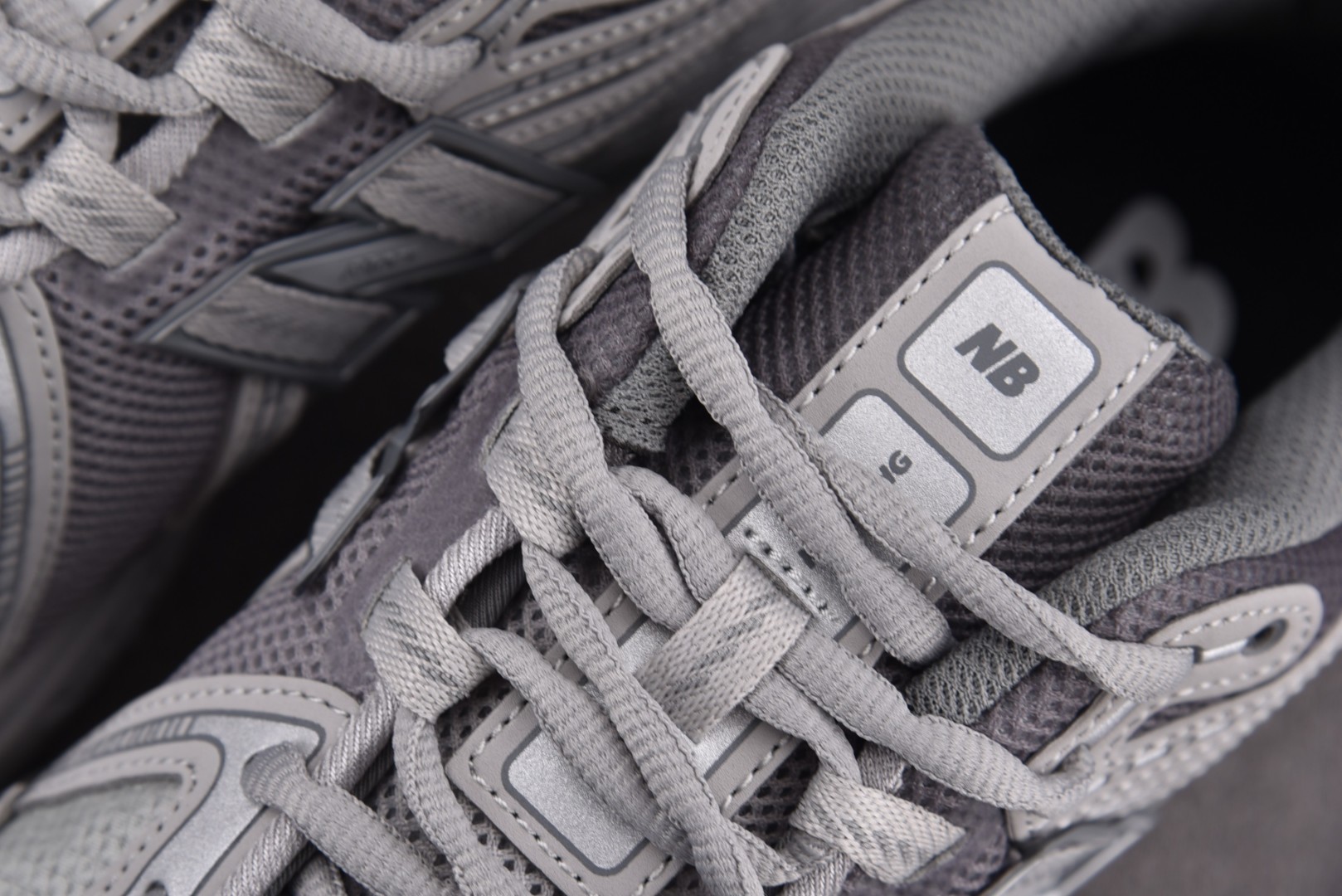 NB新百伦 尺码36-45

纯原版出品-New Balance 1906R Lunar New Yea
