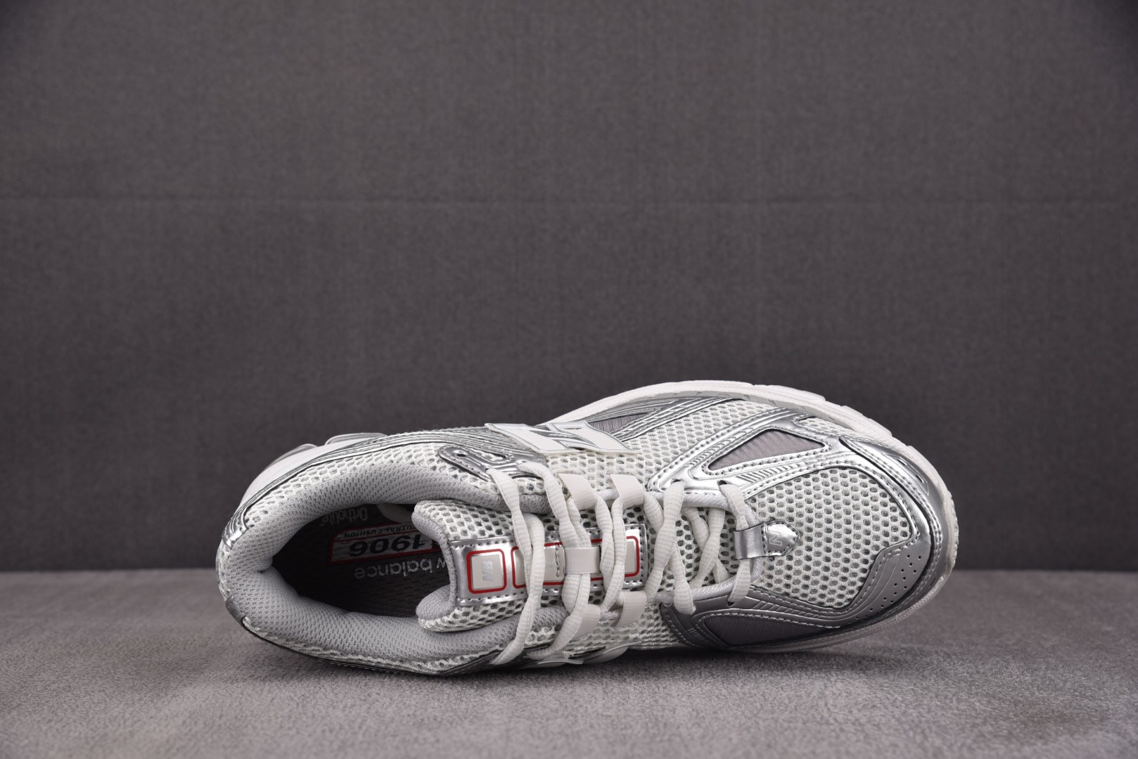 NB新百伦 尺码36-45

纯原版出品-New Balance 1906R Urbancore Sil