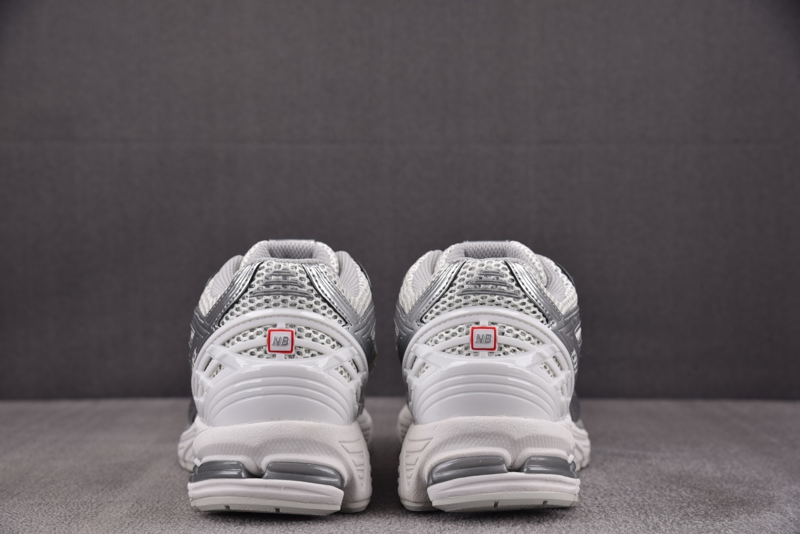 NB新百伦 尺码36-45

纯原版出品-New Balance 1906R Urbancore Sil