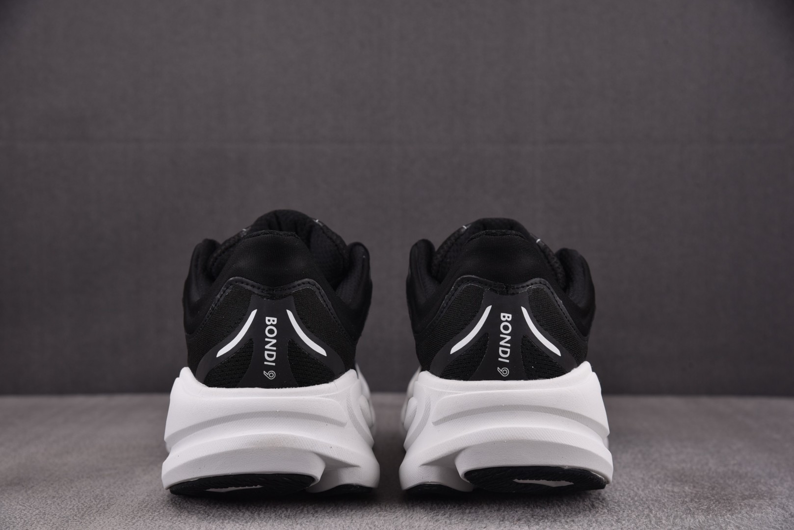 Hoka9 尺码36-45

纯原版出品-Hoka One One Bondi 9 Black Whit