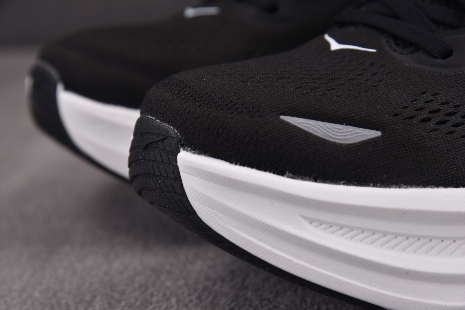 Hoka9 尺码36-45

纯原版出品-Hoka One One Bondi 9 Black Whit