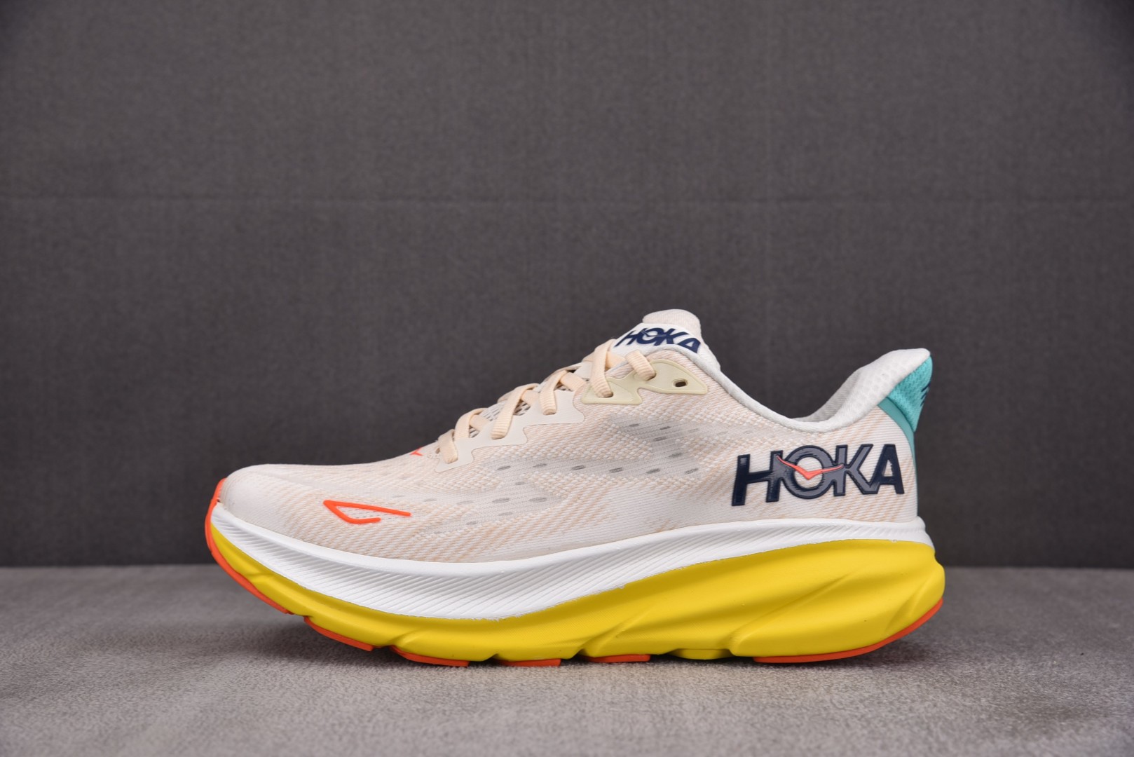 Hoka9 尺码36-45

纯原版出品-Hoka One One Clifton 9 Eggnog P