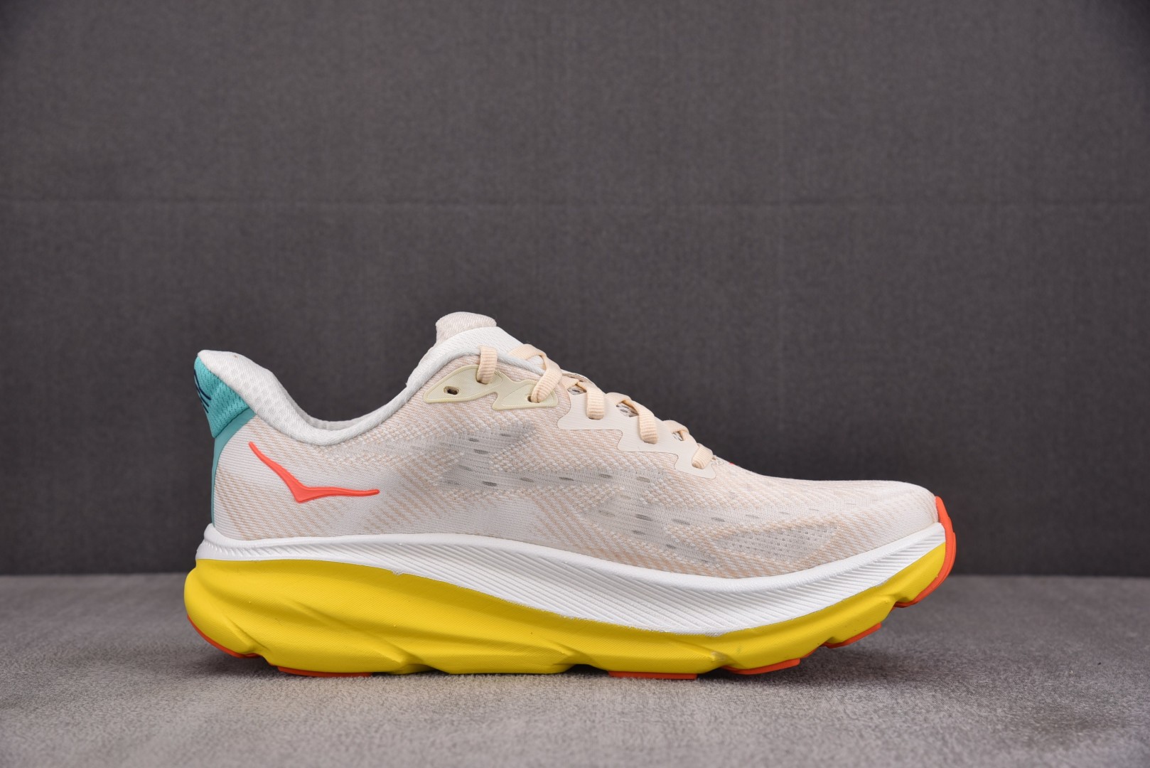 Hoka9 尺码36-45

纯原版出品-Hoka One One Clifton 9 Eggnog P