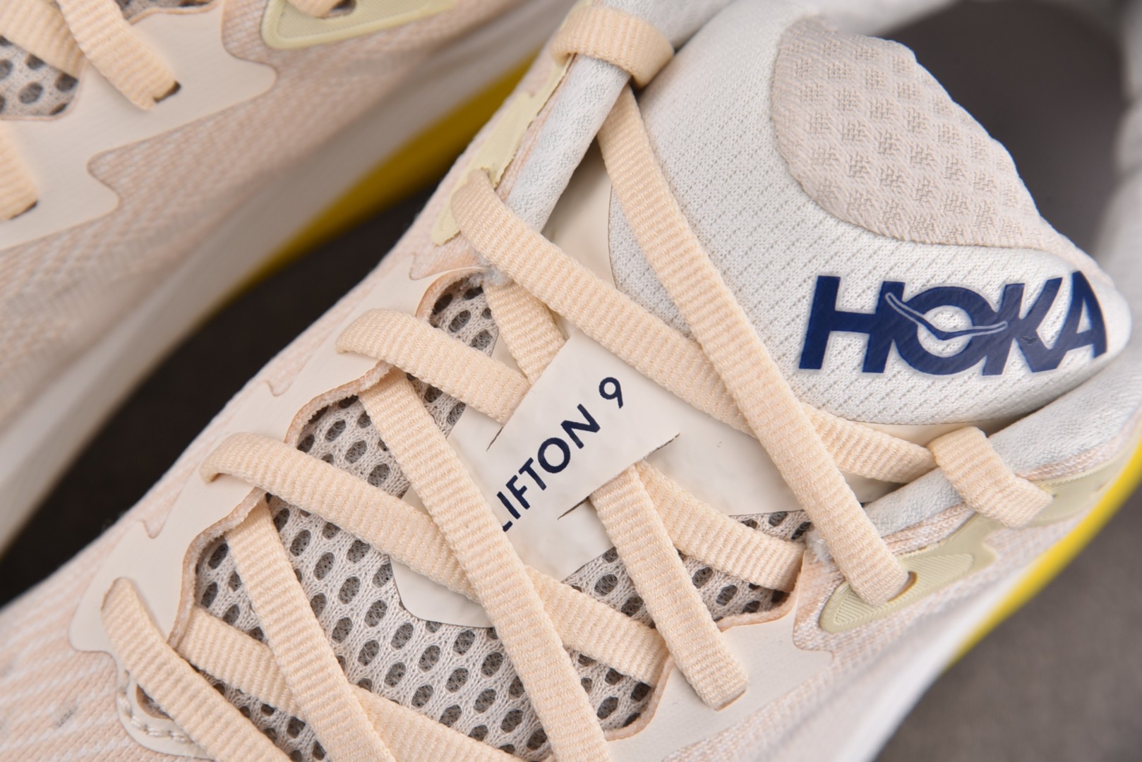 Hoka9 尺码36-45

纯原版出品-Hoka One One Clifton 9 Eggnog P